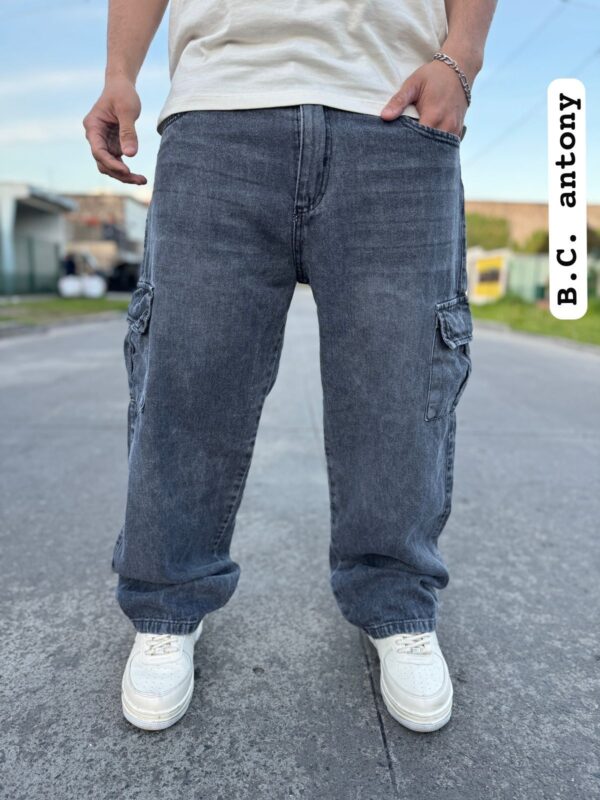 Pantalón jeans cargo estilo baggy