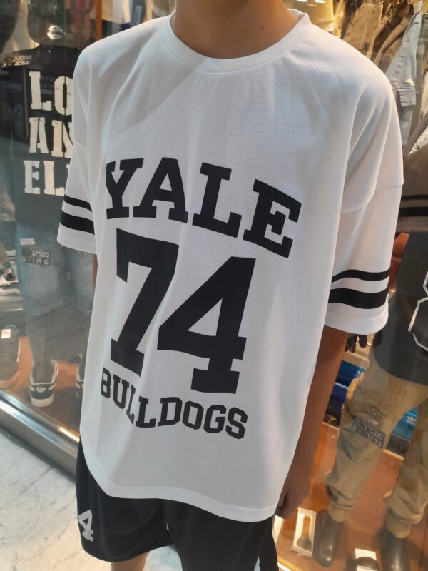 Remera overzise tela depotiva niño