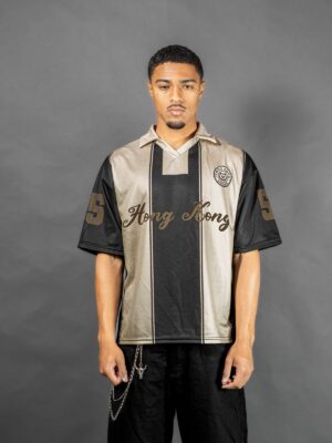 Remera corte regular tela deportiva sublimada